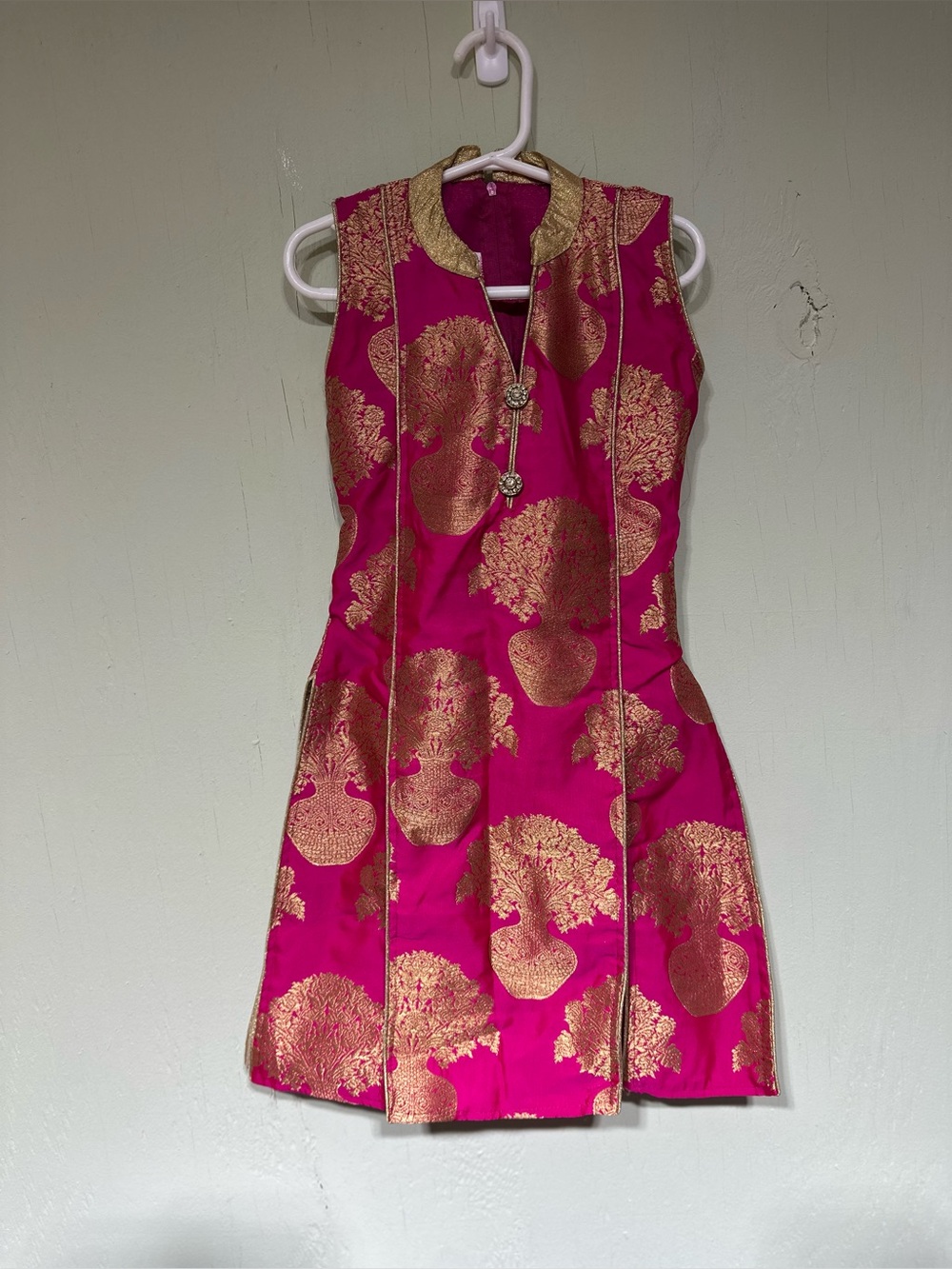 Indian pink and gold sleeveless brocade kurta dress size 4t